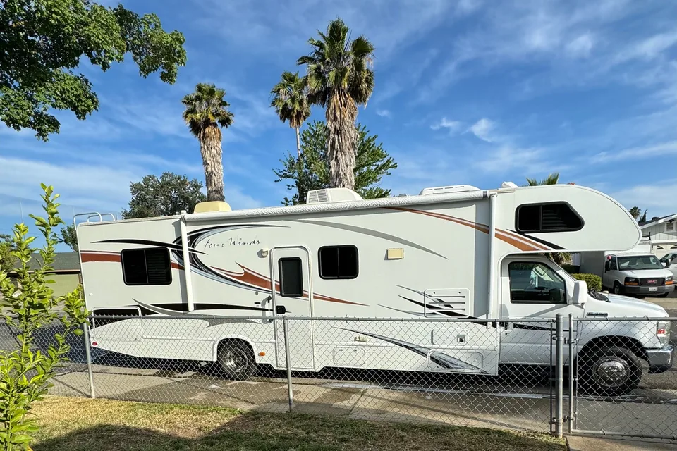 Ryker's Thor Motor Coach Four Winds 2013