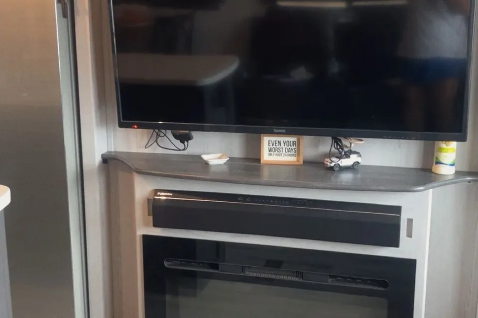 Brett's Keystone ST3570LFT23 Fifth Wheel