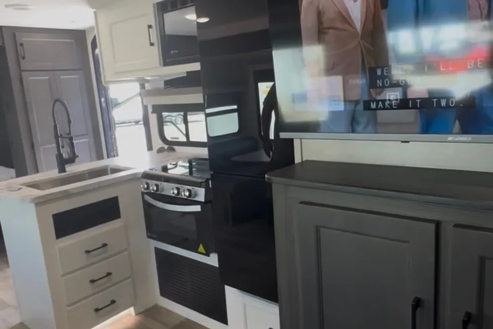ARCV Venture RV Stratus Travel Trailer