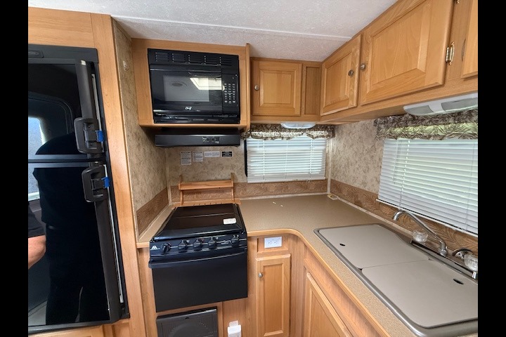 Pilgrim International Cirrus Ultra Lite 25 CRK Travel Trailer