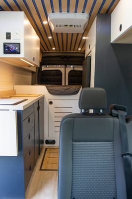 Van Oxygène - Ford Transit 2022 - AWD High Roof Extended Length 22 pi - Classe B