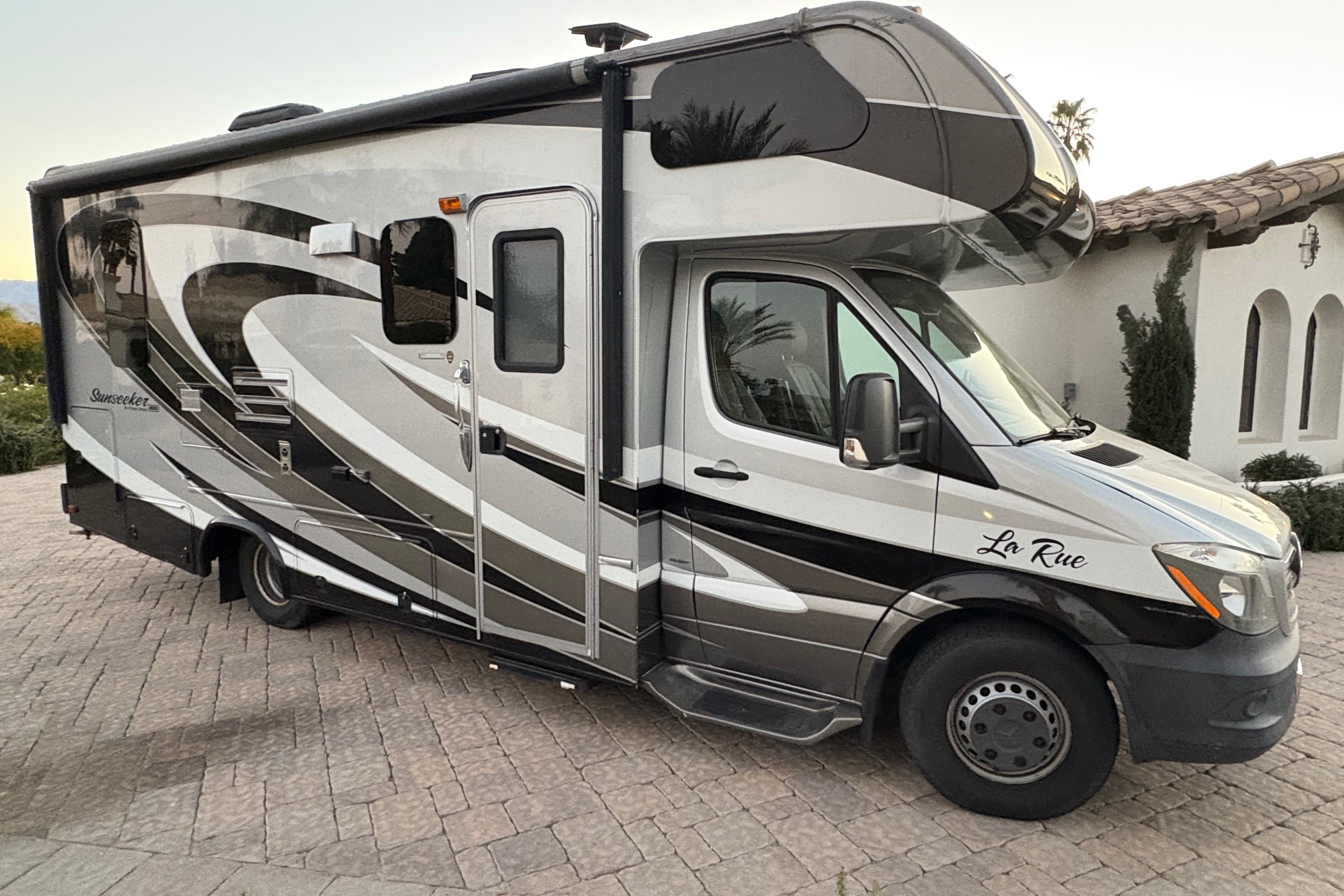 Jennifer's Forest River Sunseeker MBS 2400 Class C