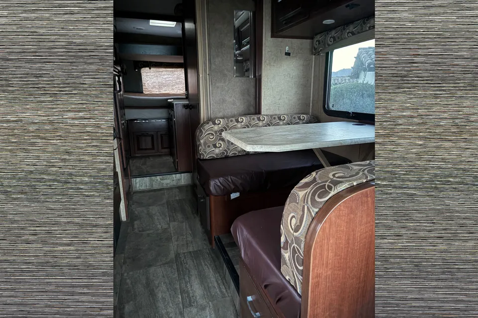 Jennifer's Forest River Sunseeker MBS 2400 Class C