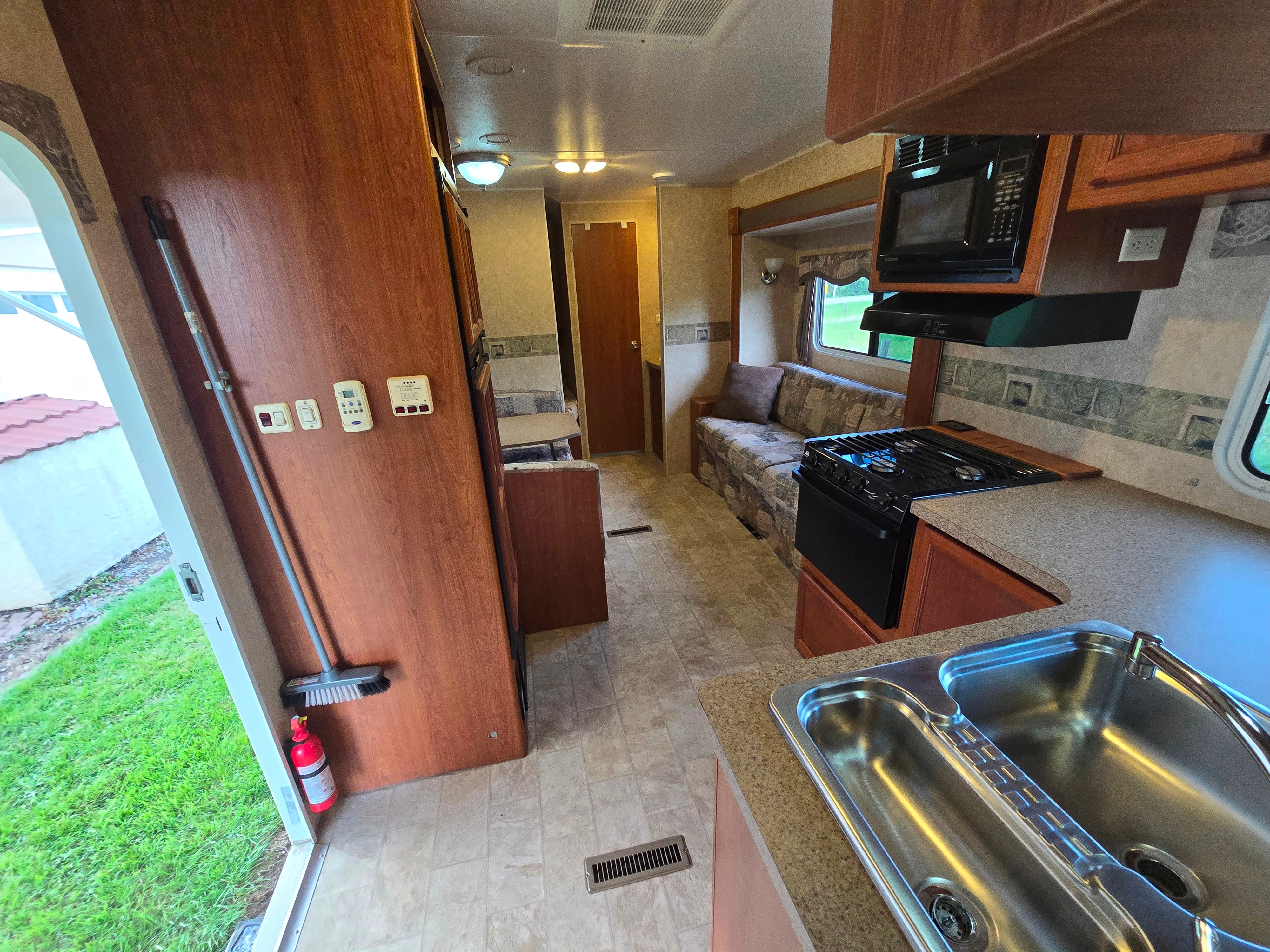 Colin's Mckenzie 28SKS TT Travel Trailer