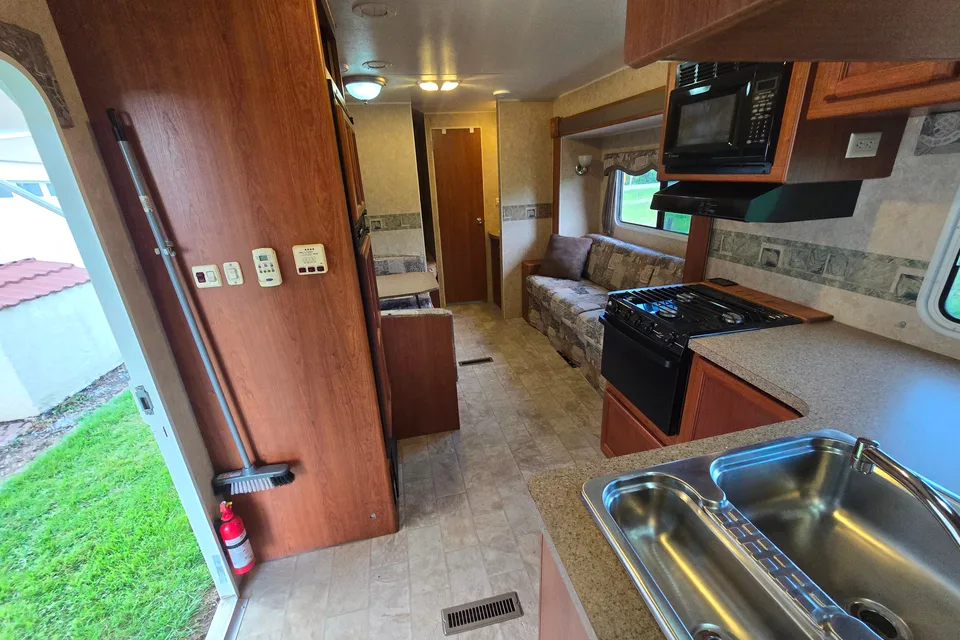 Colin's Mckenzie 28SKS TT Travel Trailer