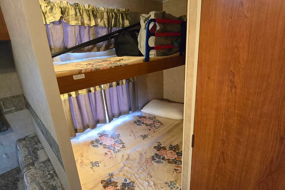 Colin's Mckenzie 28SKS TT Travel Trailer