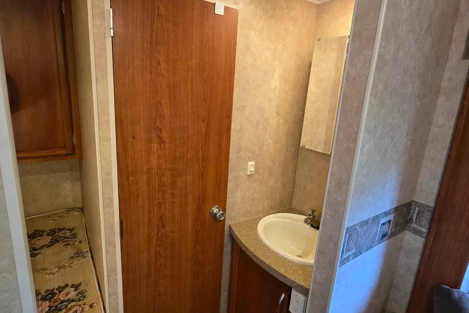 Colin's Mckenzie 28SKS TT Travel Trailer