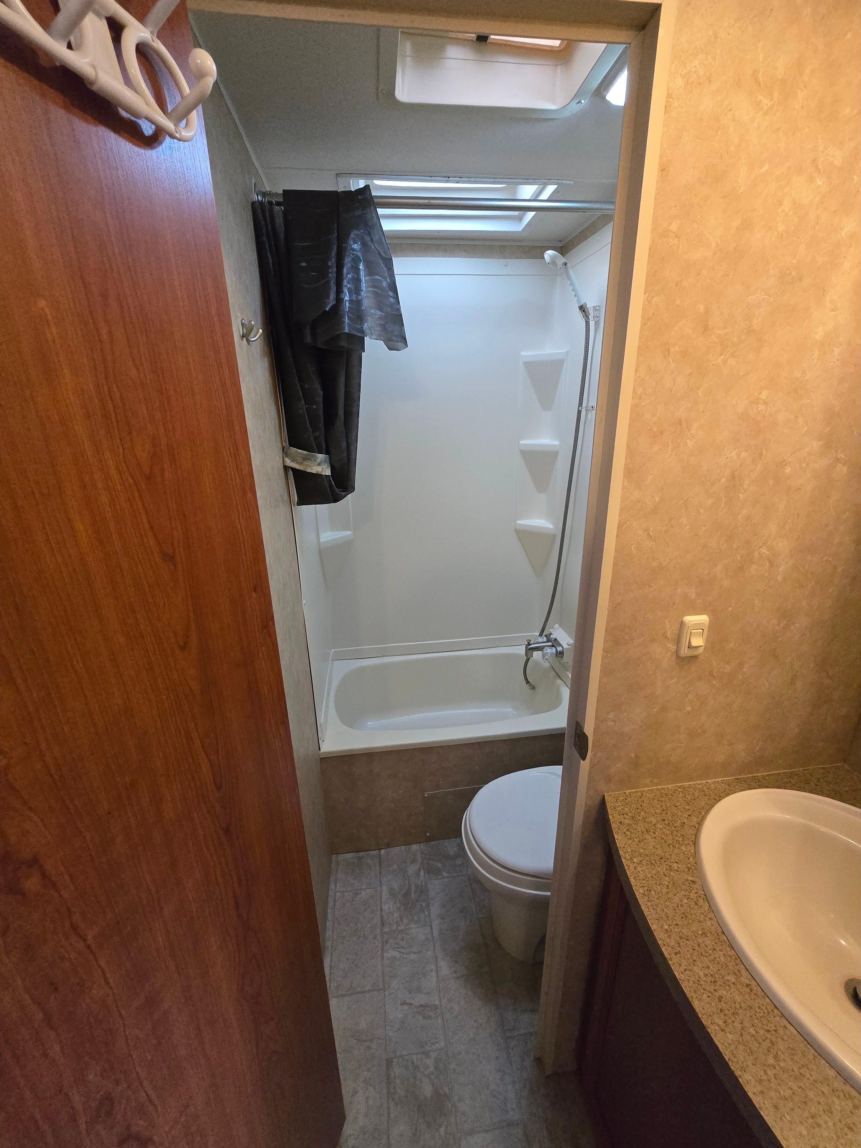 Colin's Mckenzie 28SKS TT Travel Trailer