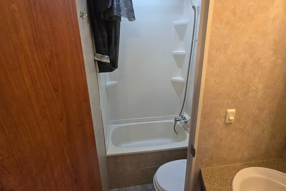 Colin's Mckenzie 28SKS TT Travel Trailer