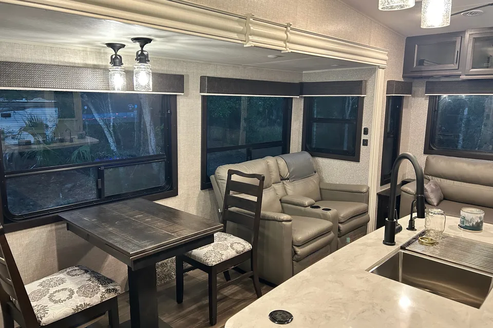 Ultimate luxury family camper !Jayco Eagle 321RSTS Fifth Wheel