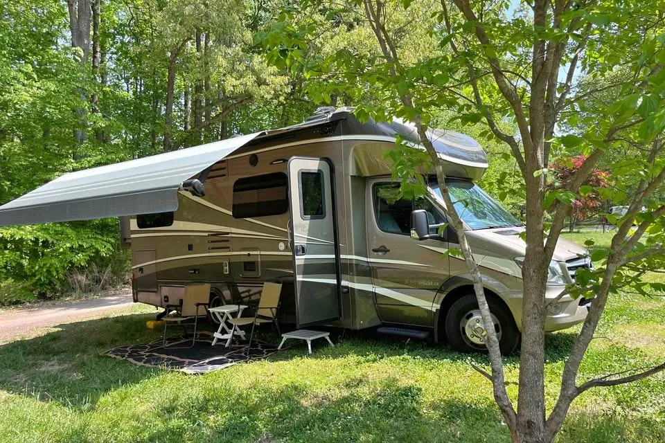 Luxury & Efficiency: 2017 Dynamax Isata 3 (Mercedes Diesel) - Isata (Meaning: To Bring Joy)