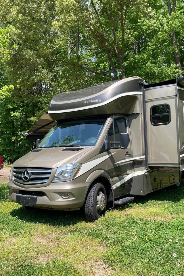 Luxury & Efficiency: 2017 Dynamax Isata 3 (Mercedes Diesel) - Isata (Meaning: To Bring Joy)