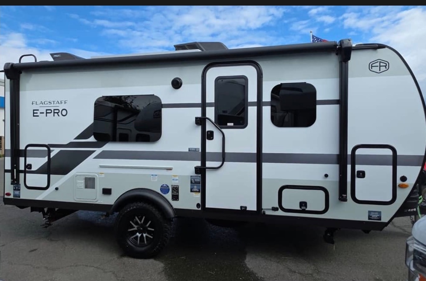 zeus's Forest River FOREST RIVER FLAGSTAFF E-PRO 19FD Travel Trailer