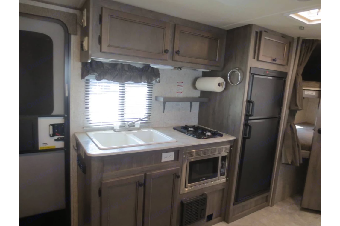 'Annie' 2019 Coachmen Forest River Apex Nano ACO1945