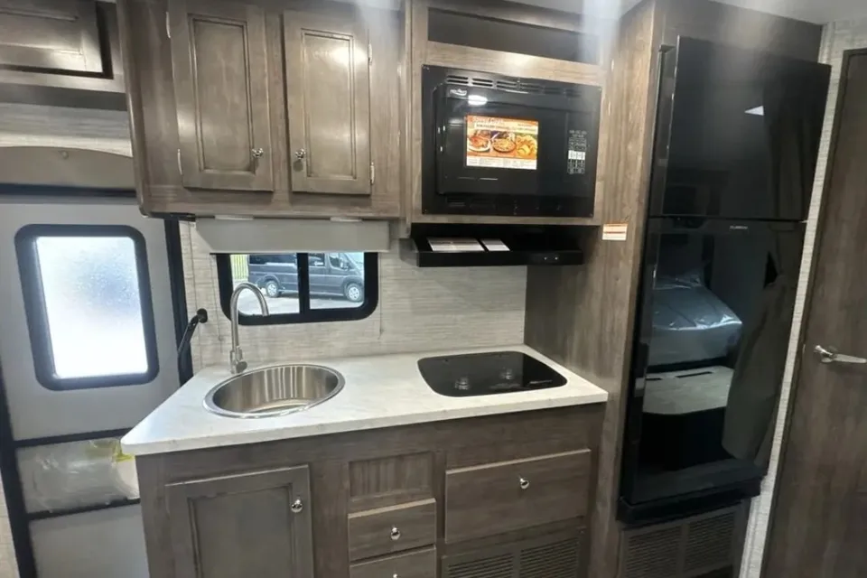 2025 Jayco Redhawk 22CF sleeps 6
