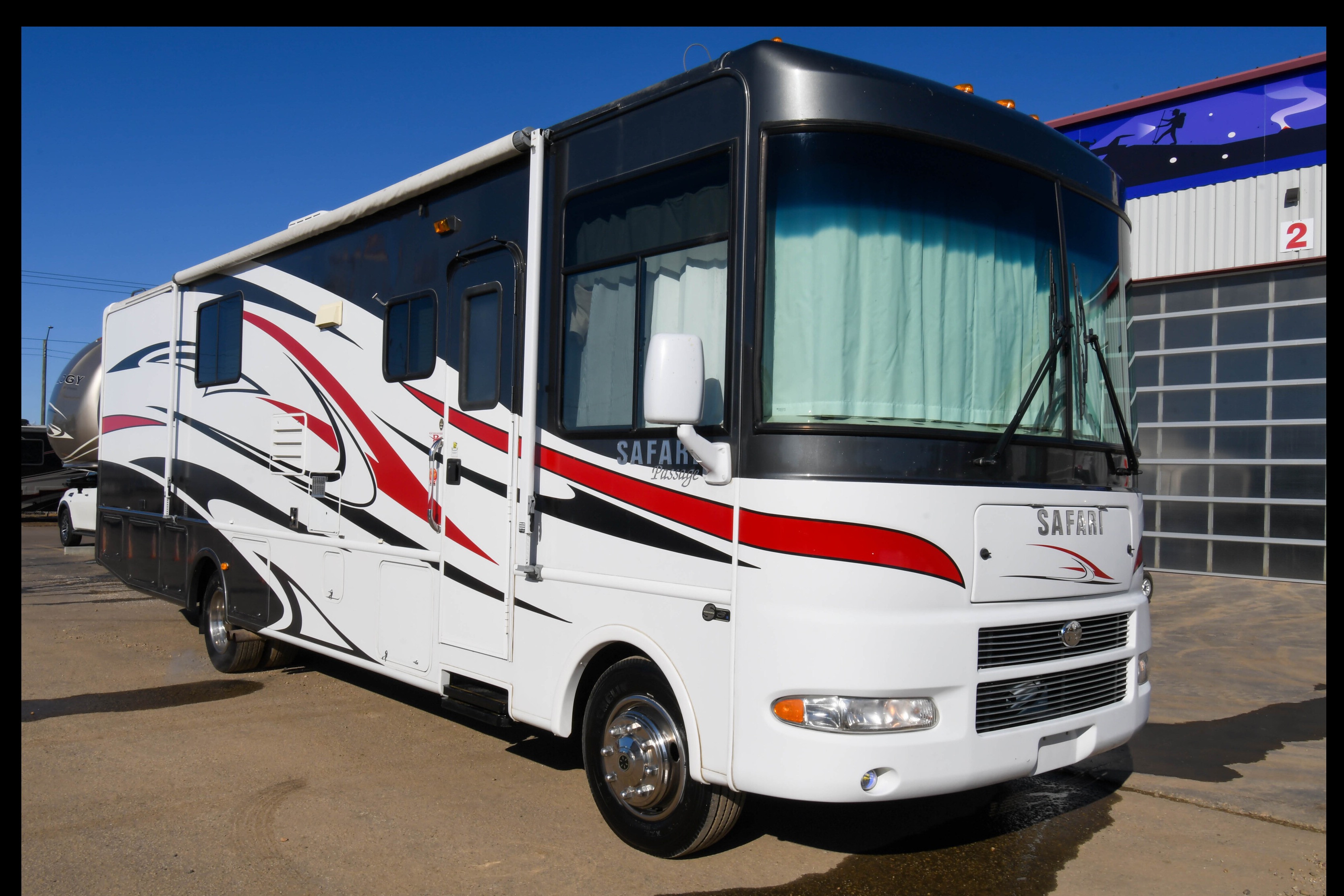 RC’s Monaco Safari 330 Class A
