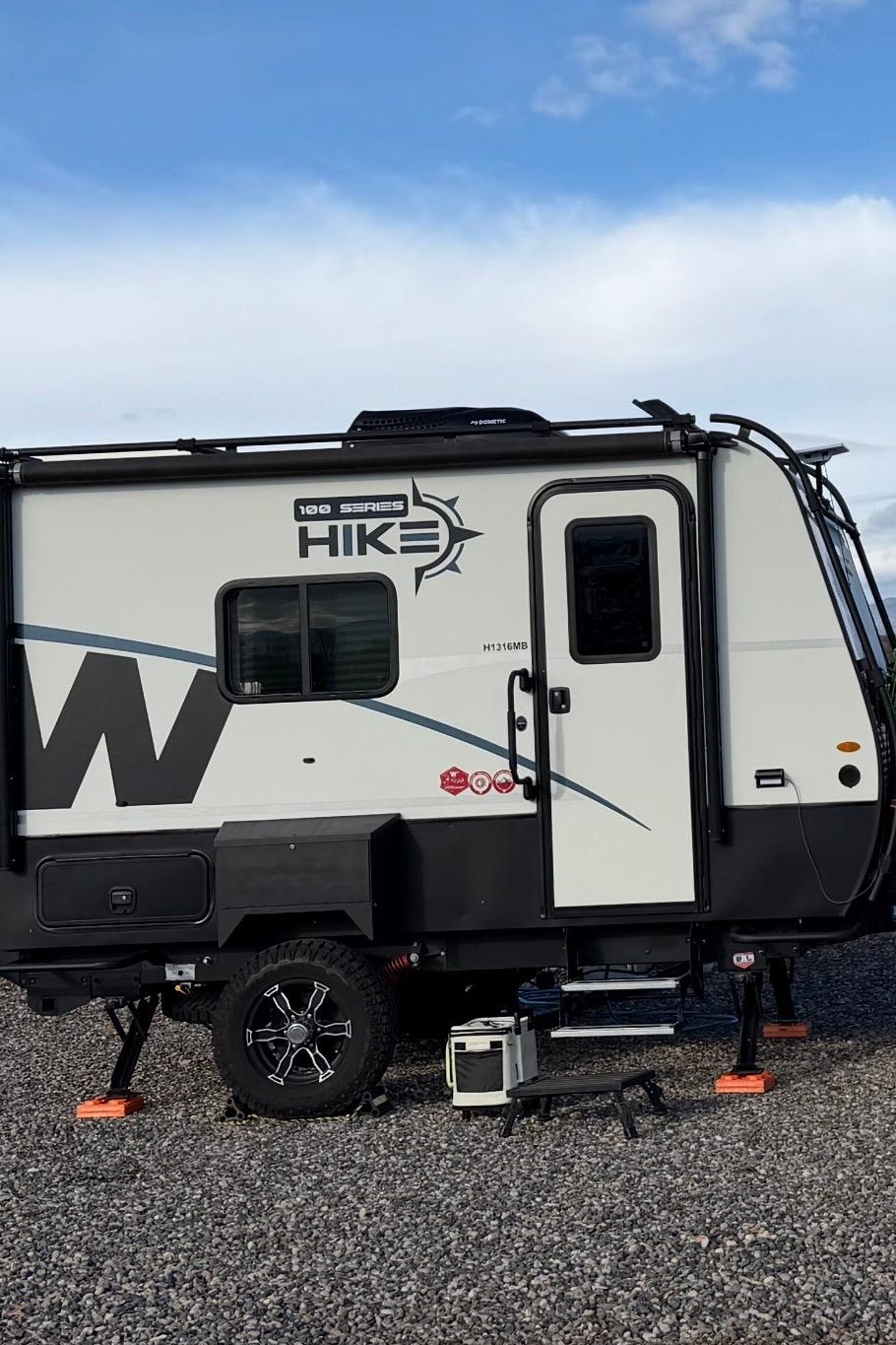 Cozy Couple’s Camper | Winnebago Hike 100 | Pet Friendly + Easy Tow
