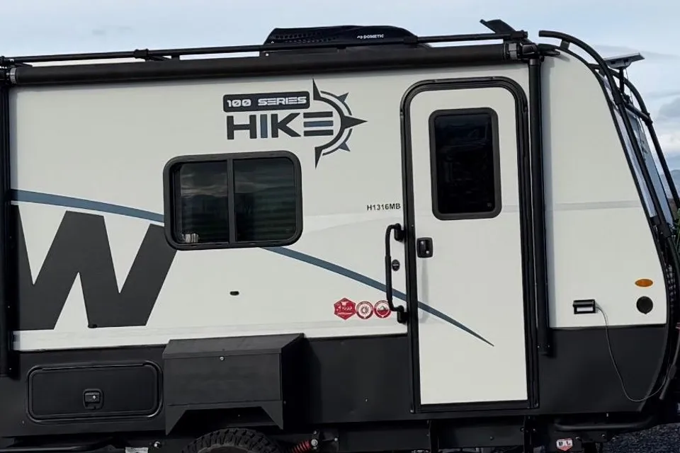 Cozy Couple’s Camper | Winnebago Hike 100 | Pet Friendly + Easy Tow