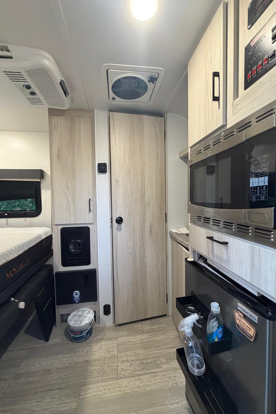 Cozy Couple’s Camper | Winnebago Hike 100 | Pet Friendly + Easy Tow