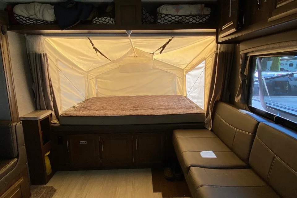 Simpson’s Rockwood Roo 233s Hybrid