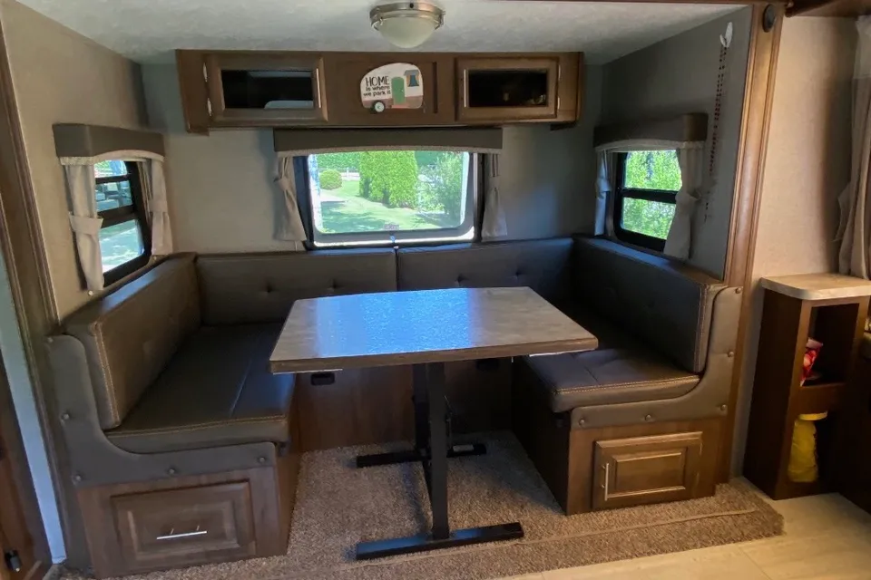 Simpson’s Rockwood Roo 233s Hybrid