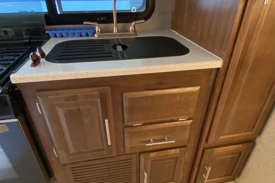 Simpson’s Rockwood Roo 233s Hybrid