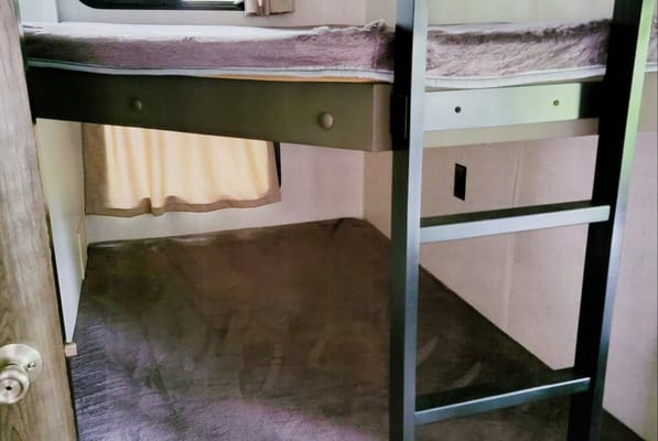 Tammy's Starcraft Autumn Ridge 27bh Travel Trailer