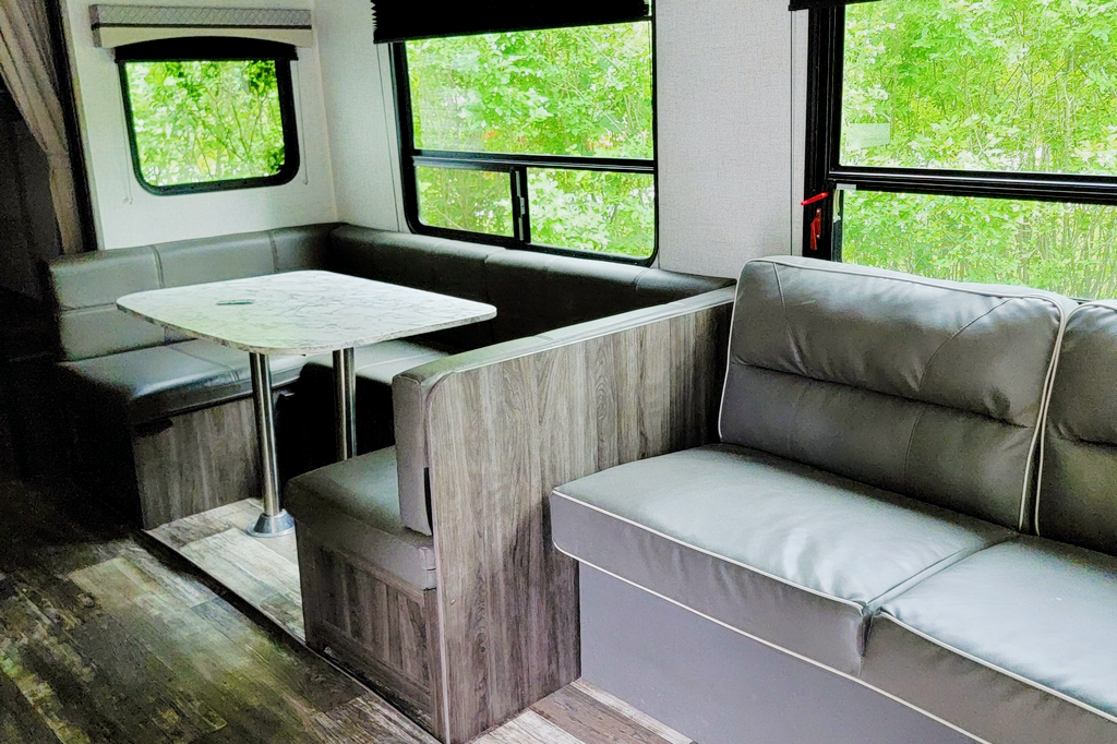 Tammy's Starcraft Autumn Ridge 27bh Travel Trailer