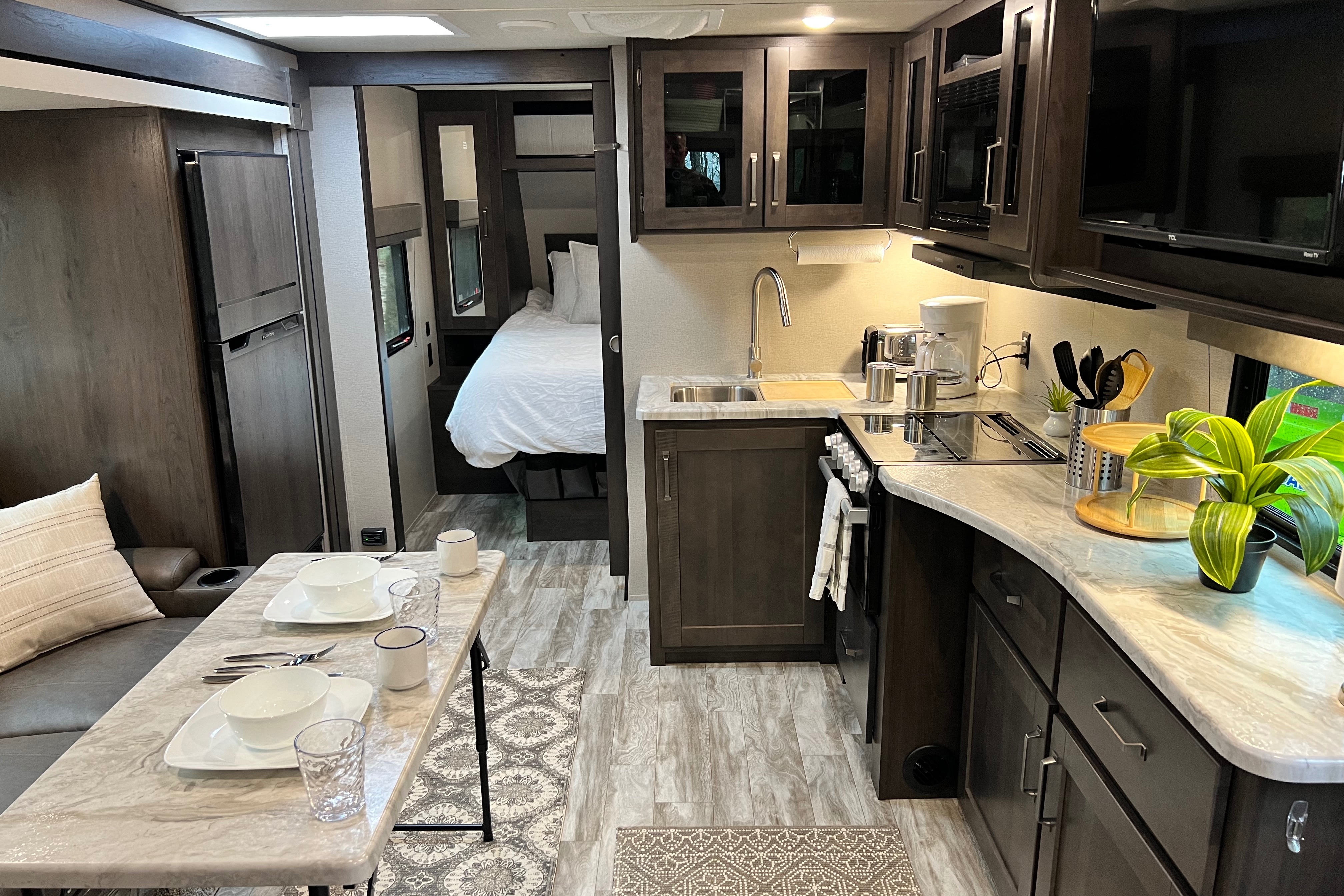 (Fall Special) (The Oasis) Design Transend Xplor Travel Trailer Pet Friendly