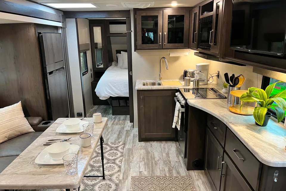 (Fall Special) (The Oasis) Design Transend Xplor Travel Trailer Pet Friendly