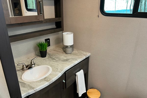 (Fall Special) (The Oasis) Design Transend Xplor Travel Trailer Pet Friendly