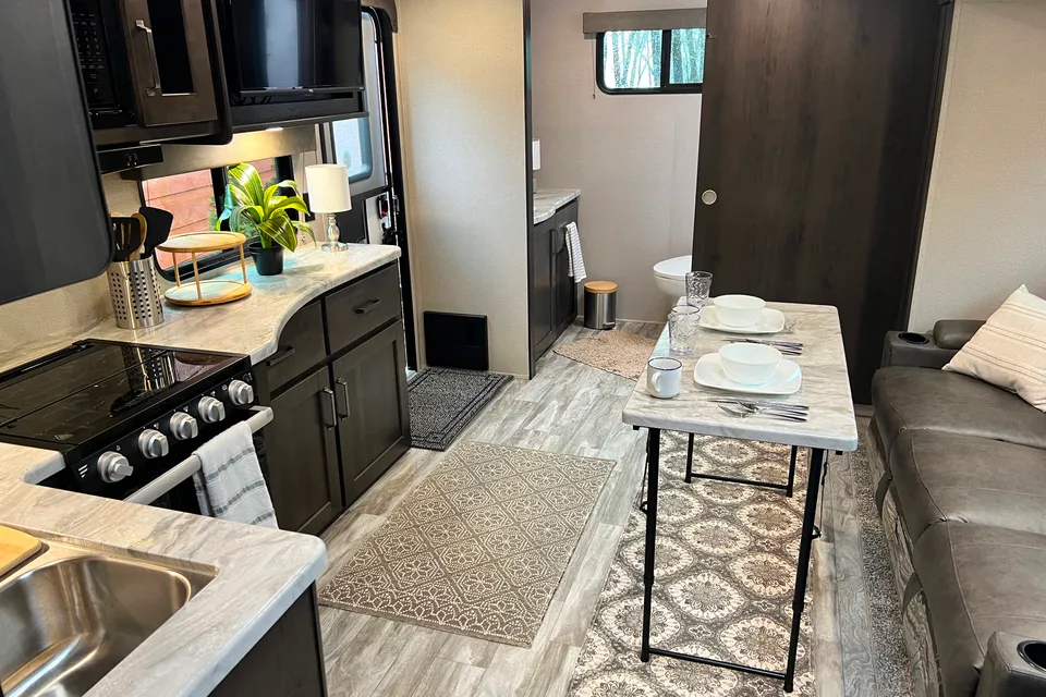 (Fall Special) (The Oasis) Design Transend Xplor Travel Trailer Pet Friendly