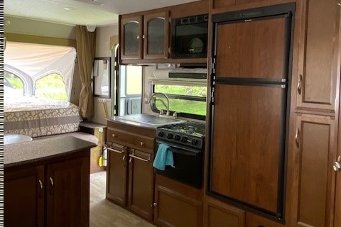 Coachmen Freedom Express Hybrid 21TQX