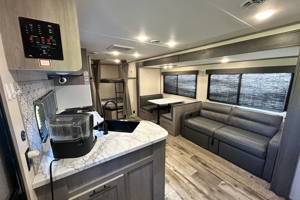 Adventure Headquarters 🧭 JANY2553