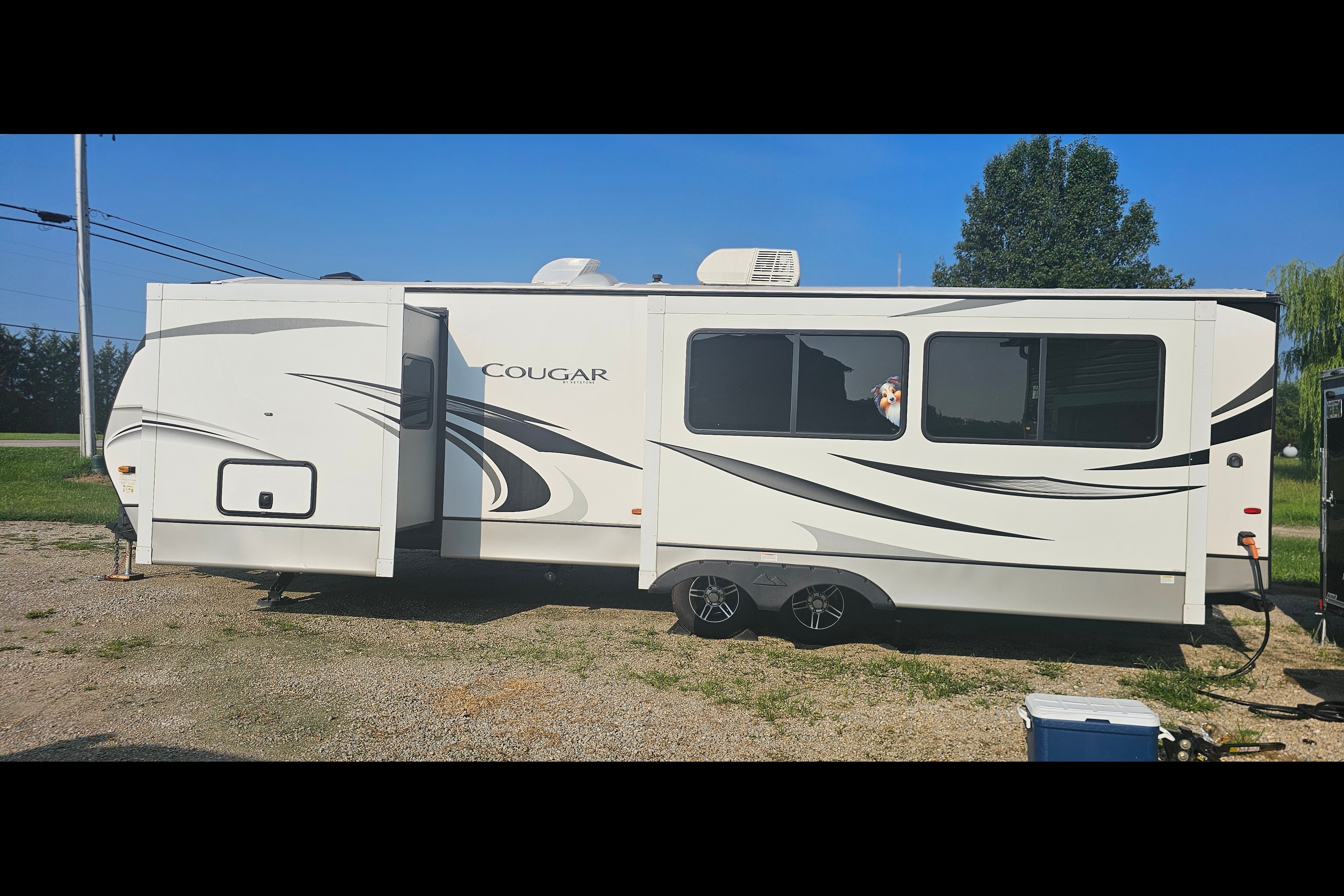 Larry's Keystone cougar Travel Trailer