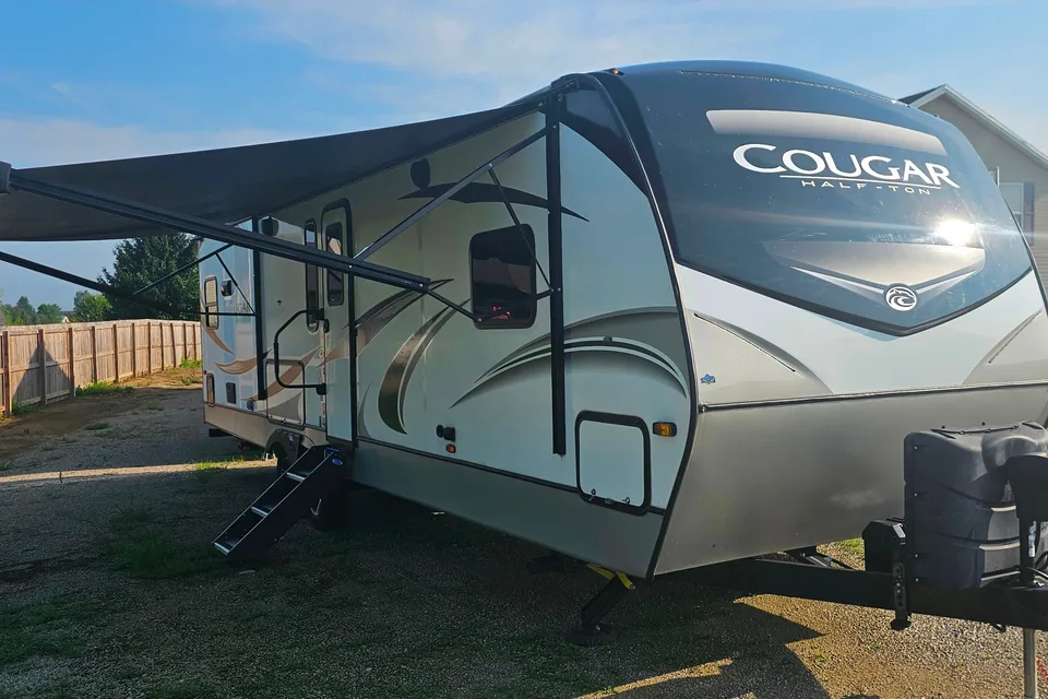 Larry's Keystone cougar Travel Trailer