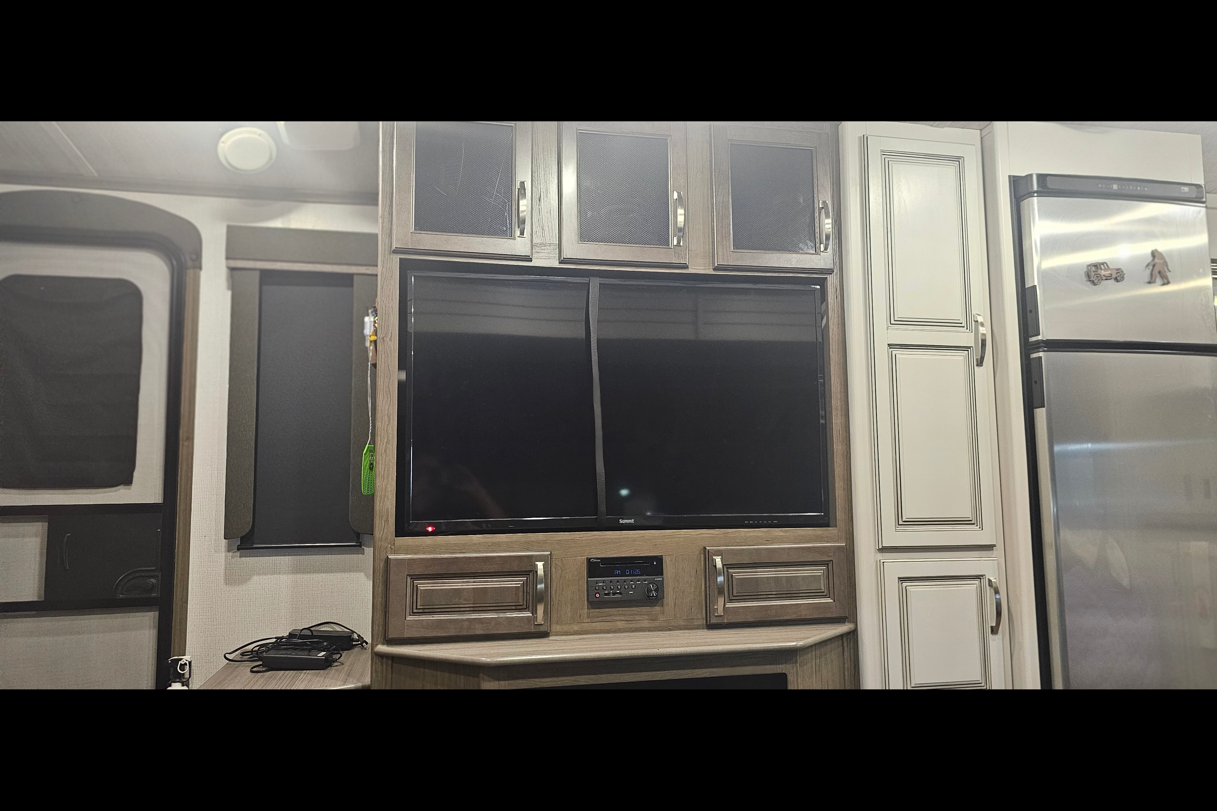Larry's Keystone cougar Travel Trailer