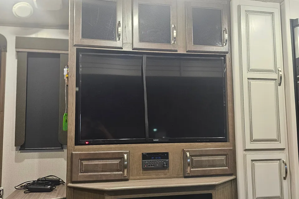 Larry's Keystone cougar Travel Trailer