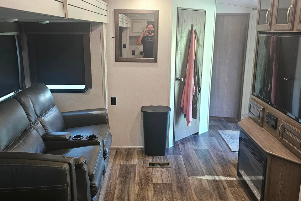 Larry's Keystone cougar Travel Trailer