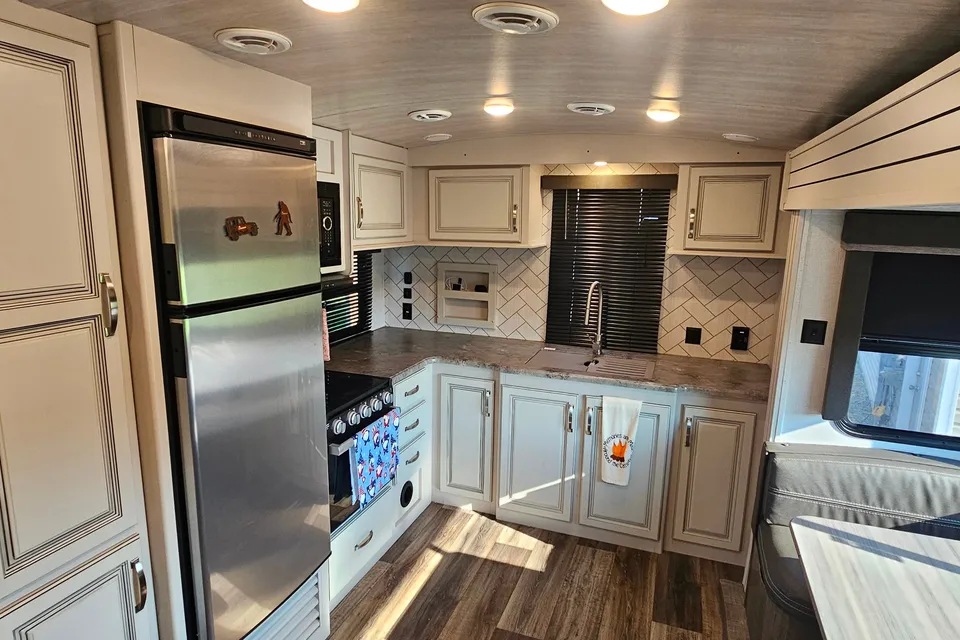 Larry's Keystone cougar Travel Trailer