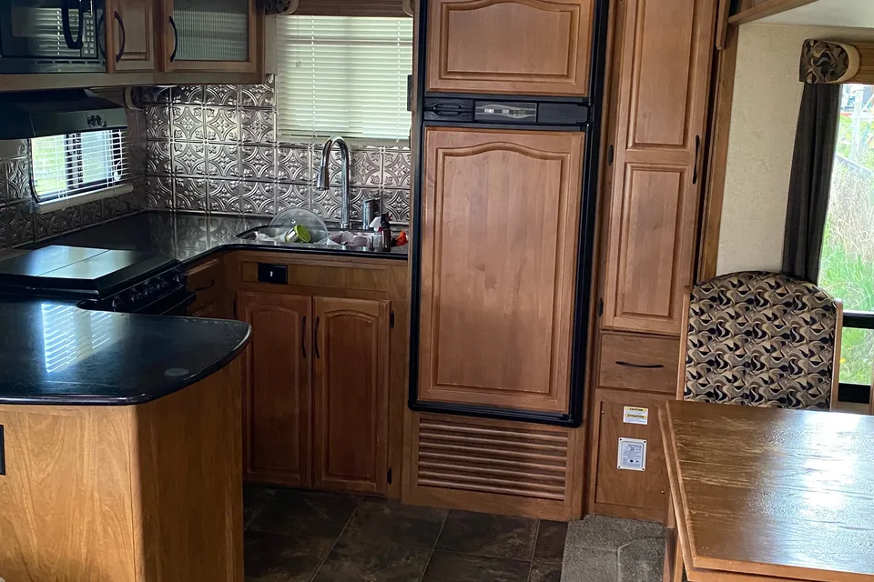 Ken’s Outdoors RV Manufacturing 280RKS Travel Trailer
