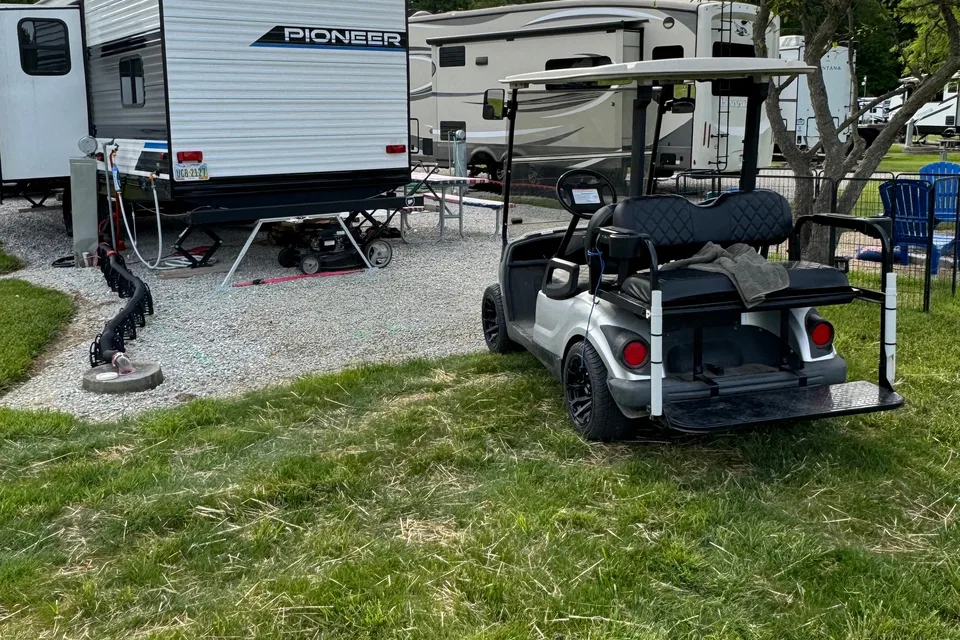 Bobby's Heartland Pioneer QB300 Travel Trailer