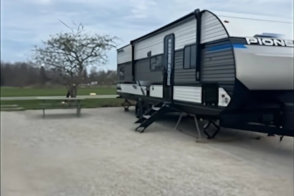Bobby's Heartland Pioneer QB300 Travel Trailer