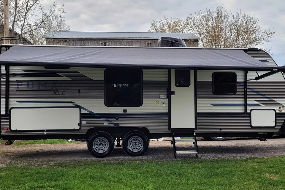 Amanda's Palomino Puma Travel Trailer