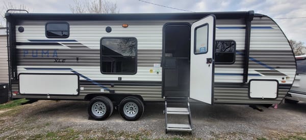 Amanda's Palomino Puma Travel Trailer