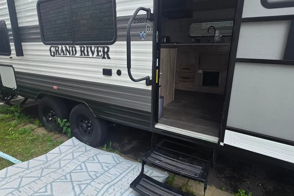 Vanessa & David's Grand River 25BH Travel Trailer