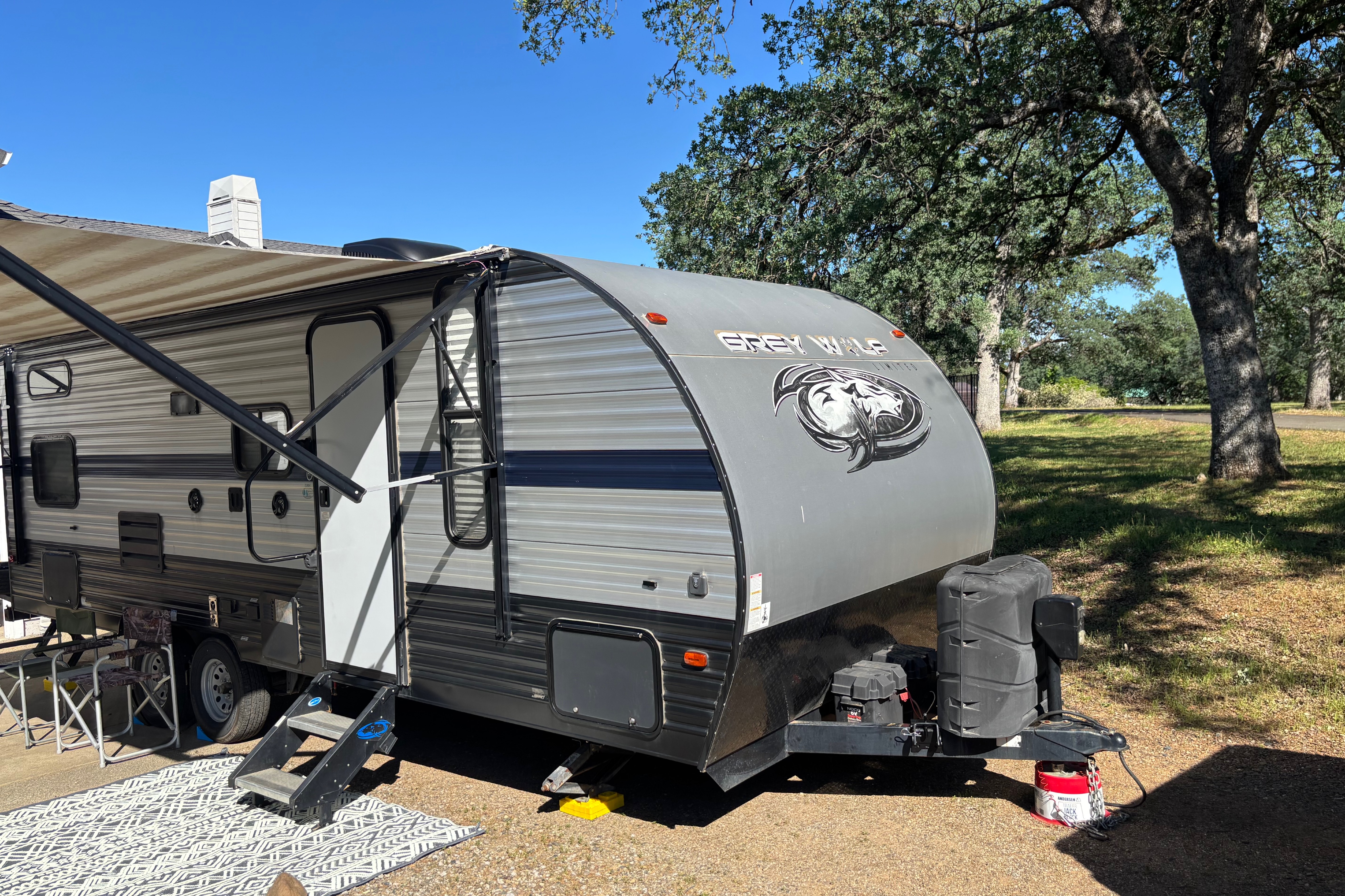 25 ft Fully Loaded Super Lightweight Boondock-Off Grid Ready Trailer
