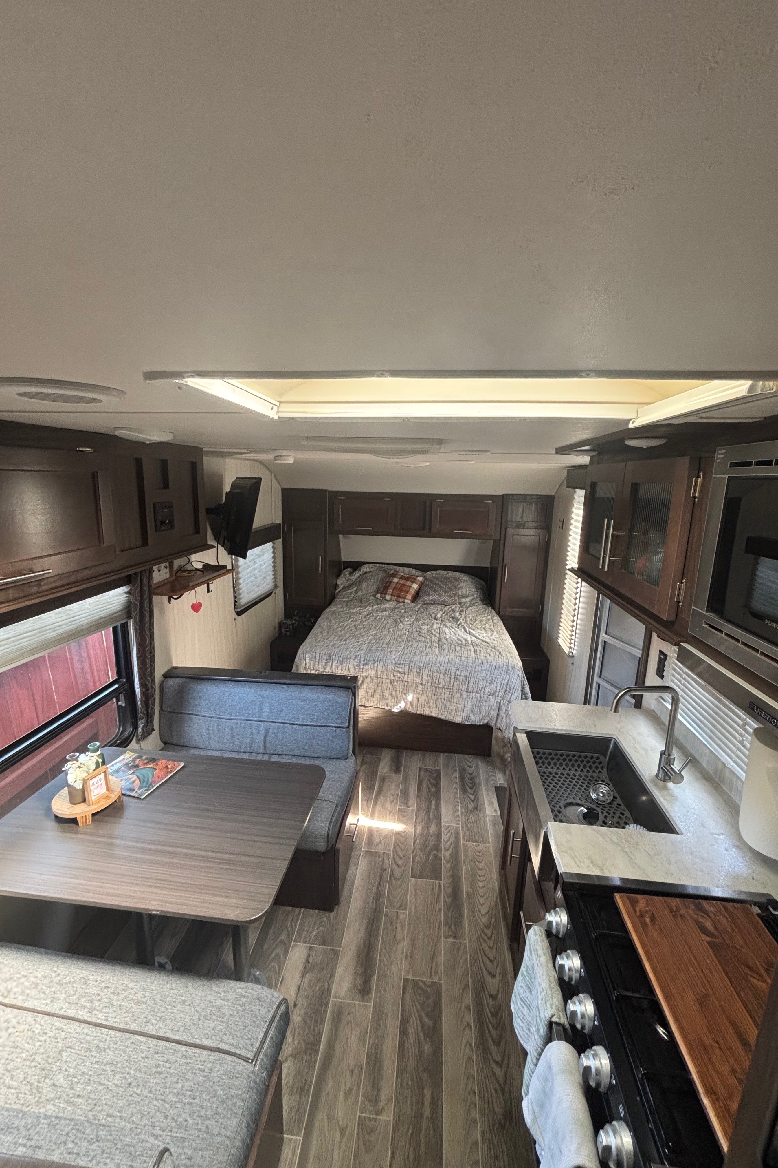 25 ft Fully Loaded Super Lightweight Boondock-Off Grid Ready Trailer
