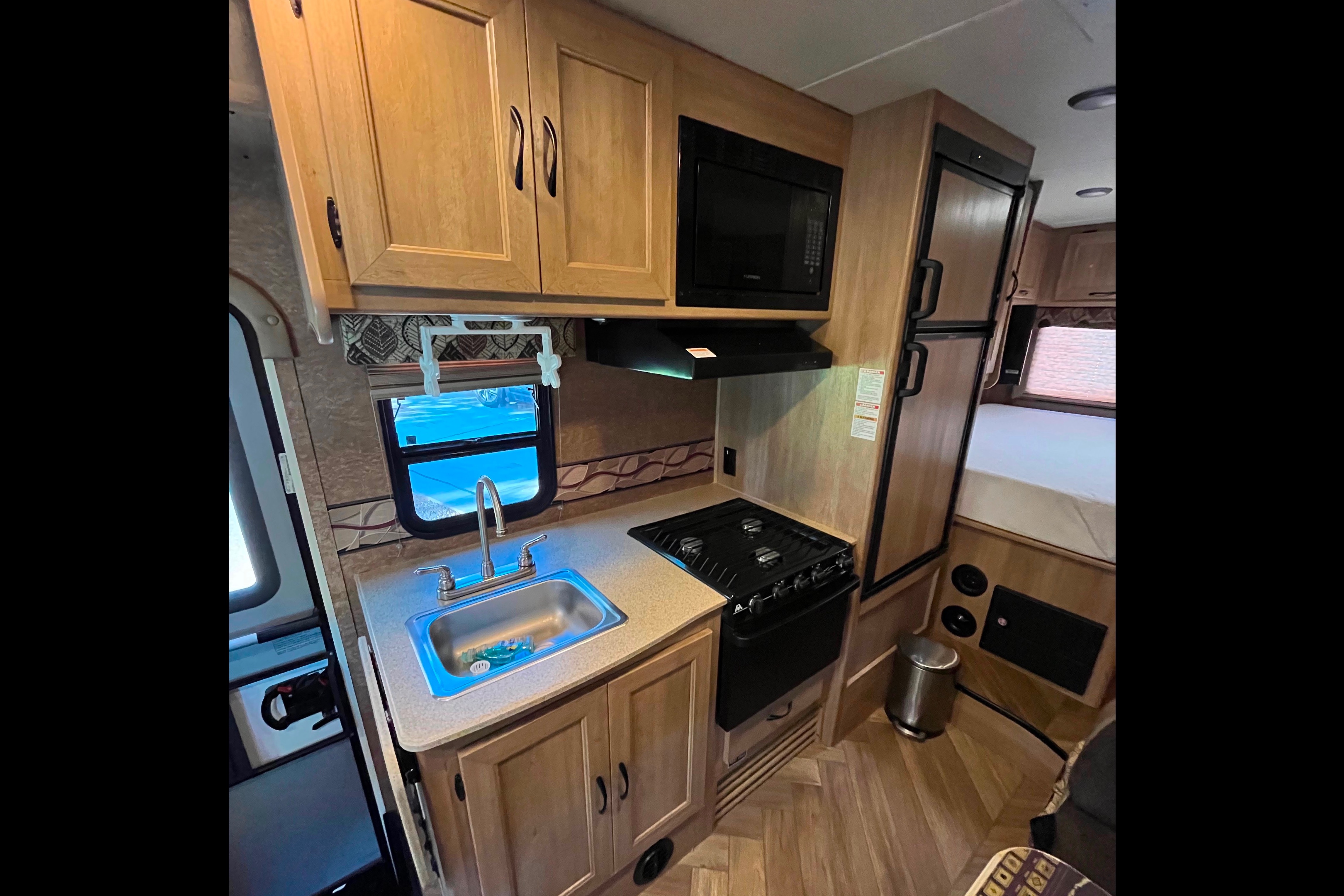 Spacious, Modern and Solar! 2016 Coachmen Freelander