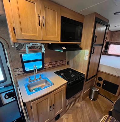 Spacious, Modern and Solar! 2016 Coachmen Freelander